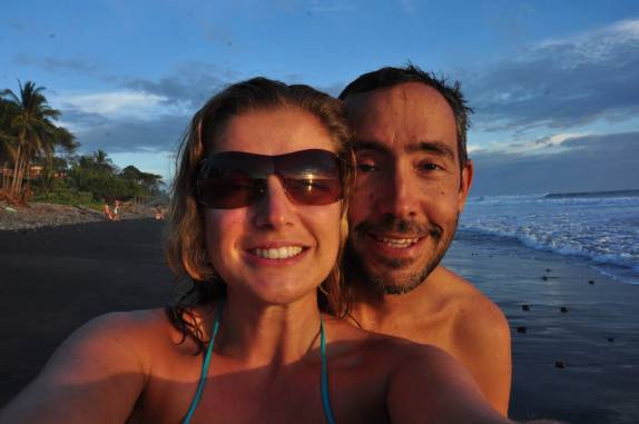 Autofoto na praia de El Tunco, na Costa del Balsamo, litoral de El Salvador